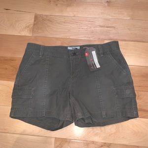 NWT The North Face women’s shorts size 6